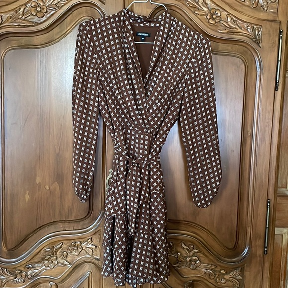 Express Dresses & Skirts - EXPRESS BROWN BEIGE DRESS WITH TIE WAIST LONG SLEEVE WORN ONCE SMALL EXCELLENT